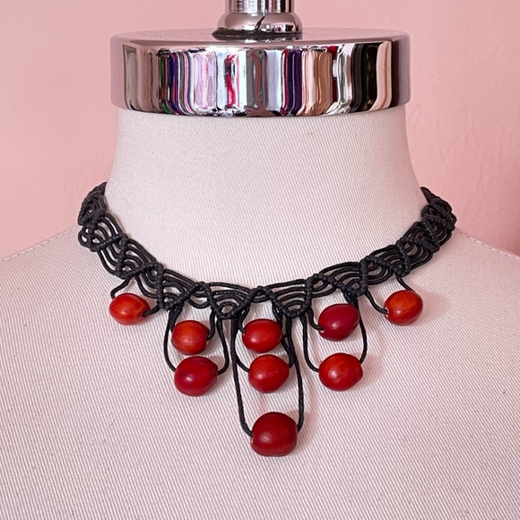 Vintage Wood Beaded Red Whimsical Goth Vampier Halloween Grunge Punk Necklace - Picture 6 of 6